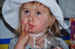 小儿脑瘫有什么症状？各年龄段表现详解与早期识别指南