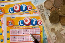 等高铁刮彩票中60万