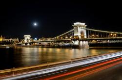 一夜建成51米机械桥
