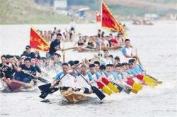 飞桨逐浪，德国民众赛龙舟体验中国文化魅力