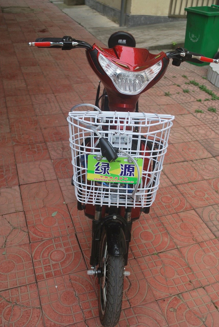 女货车司机月入六万，背后的故事与经验