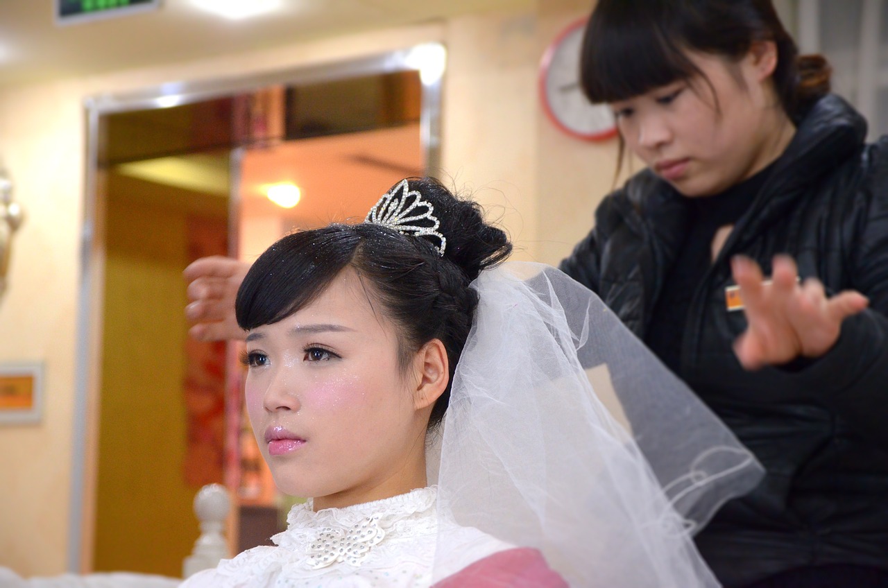 陈乔恩婚礼邀请明道，友情再现美好时刻