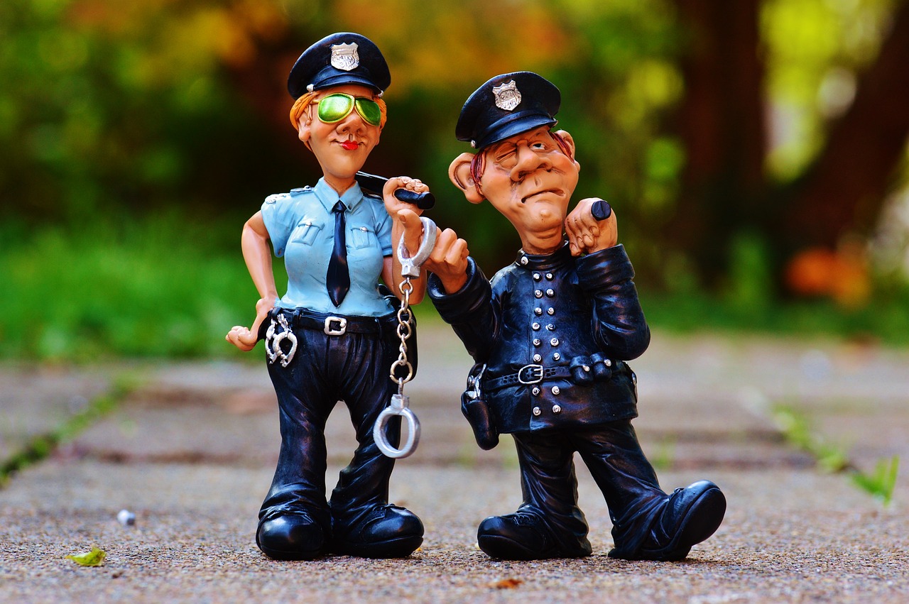 持刀伤人被三人反杀，违法犯罪问题的探讨