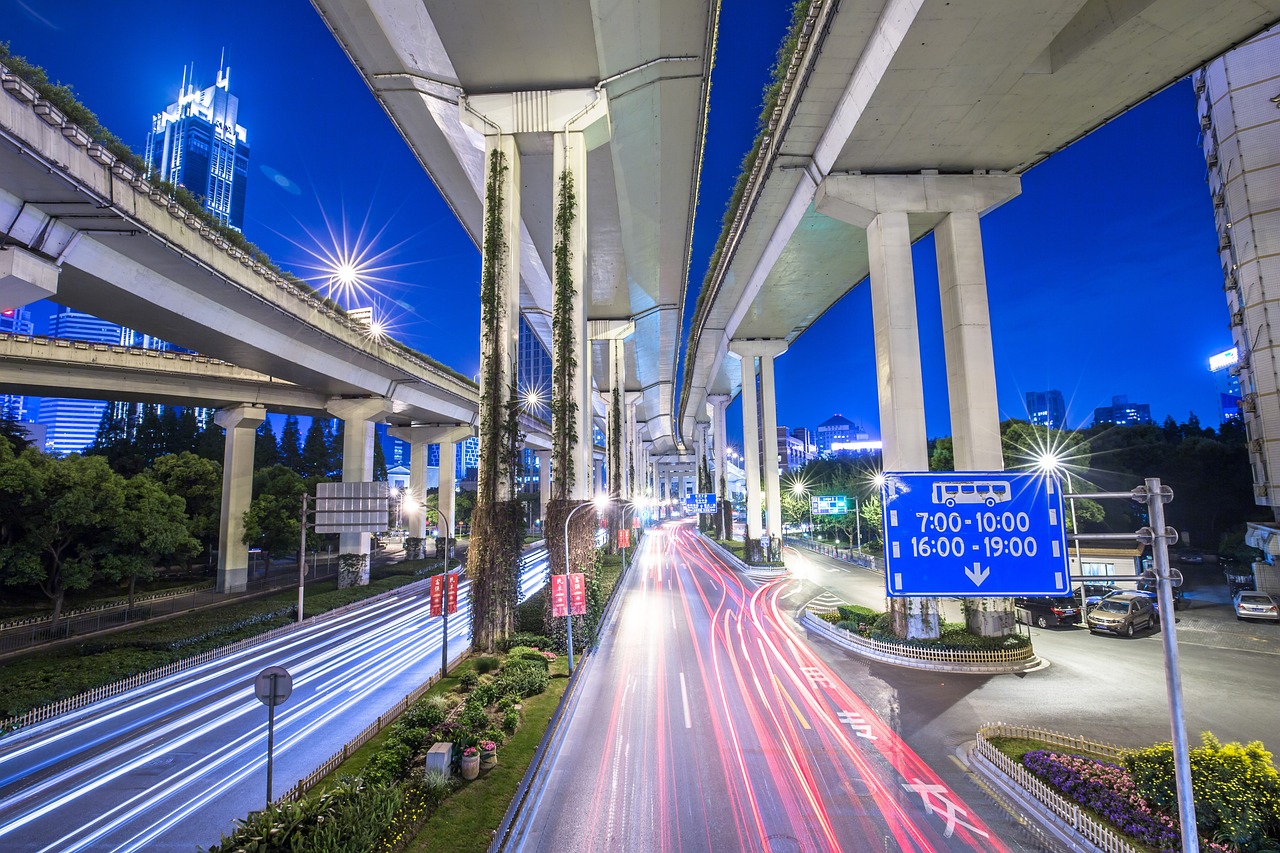 穿越繁华都市的脉动，走进萧山火车站——一座城市的交通枢纽与灵魂地标