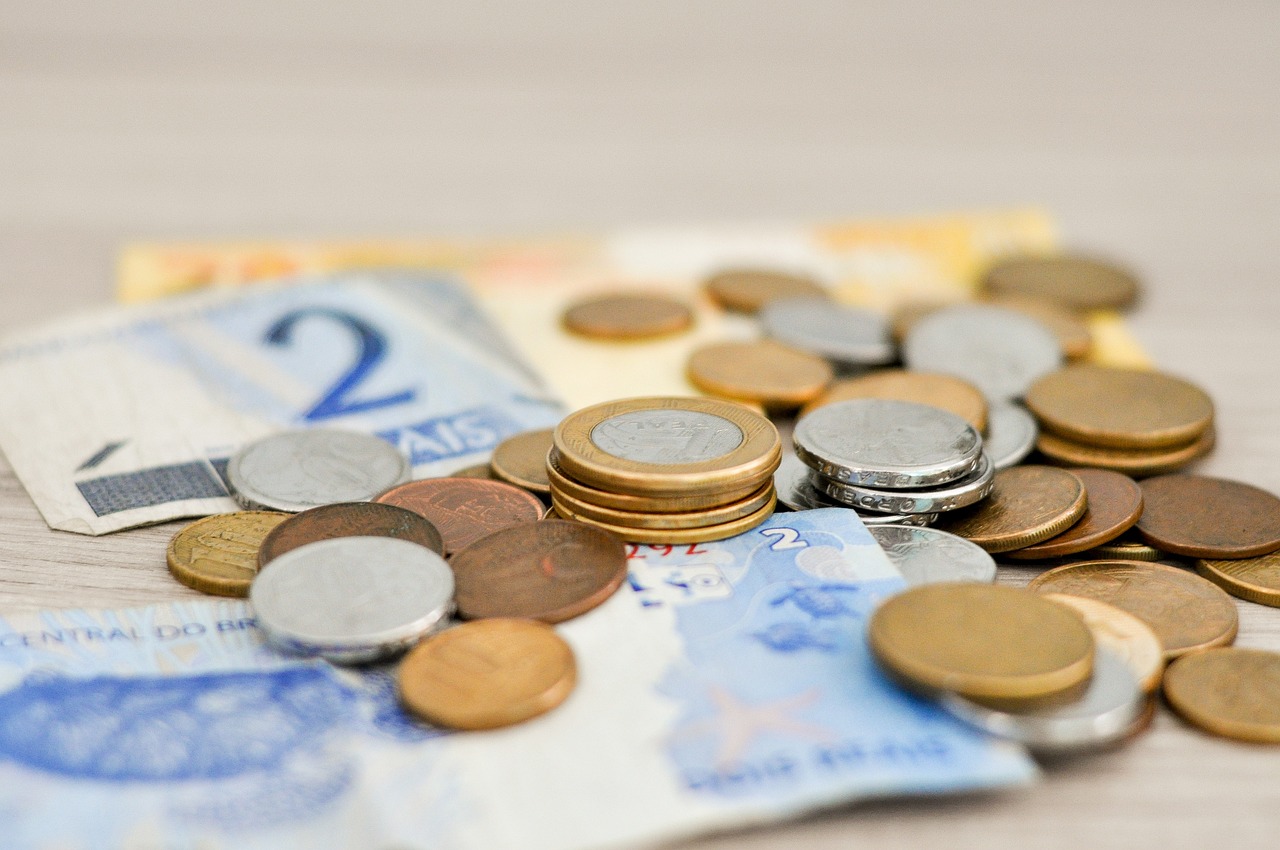 专家建议提高个税起征点至8000元，背后的经济逻辑与社会影响
