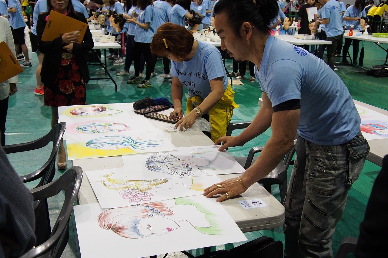 物业回应女子半夜穿僵尸服吓坏居民，加强社区安全管理，营造和谐居住环境