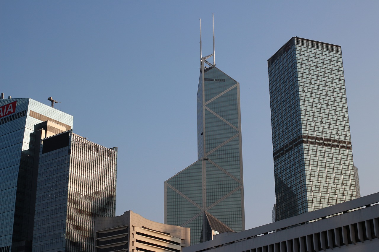 香港特区政府总部遭泼漆，官方严厉谴责，维护法治与尊严
