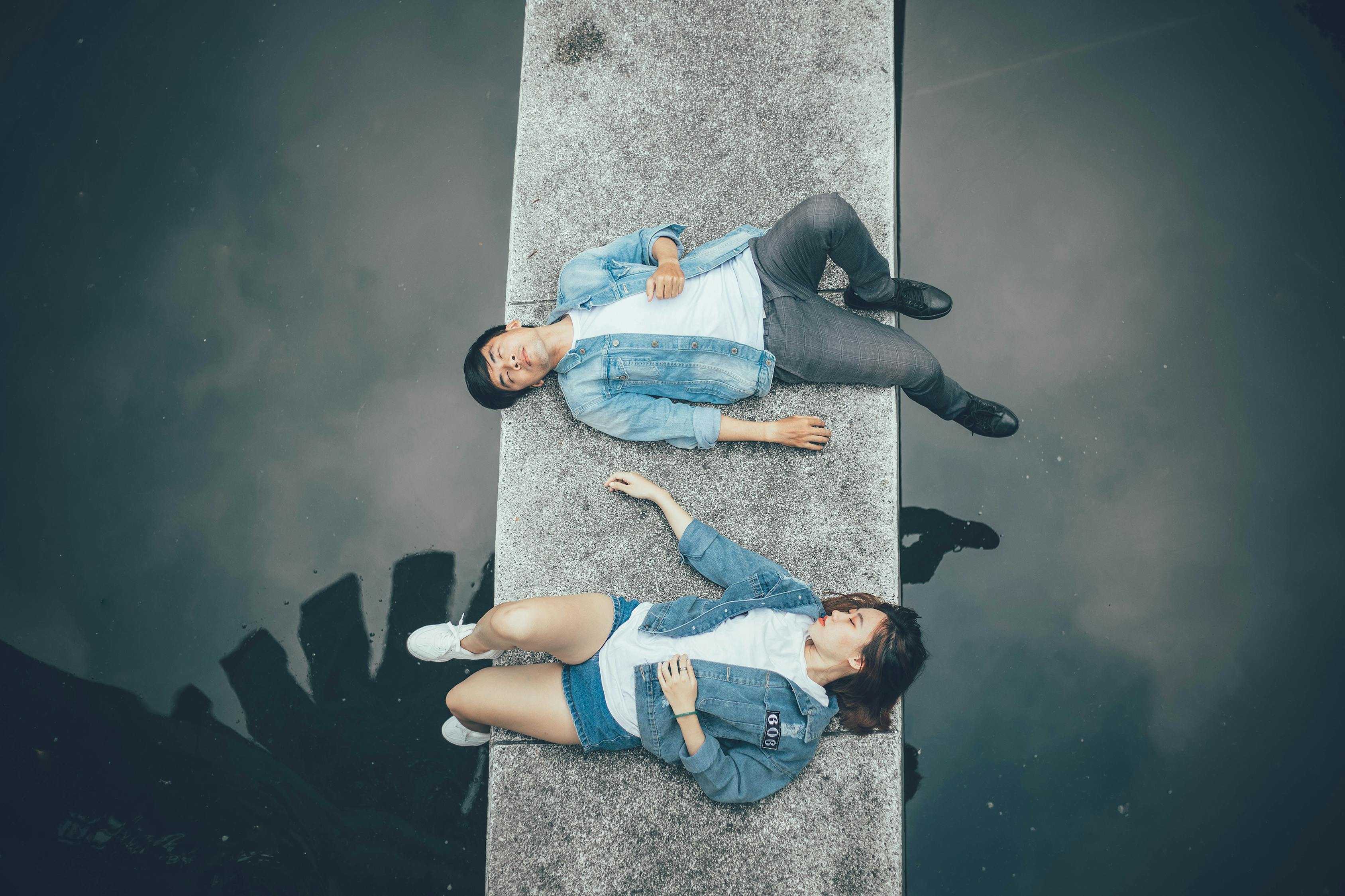 被无人机撞脸，女子锁骨处被划破，引发公众对无人机安全问题的关注