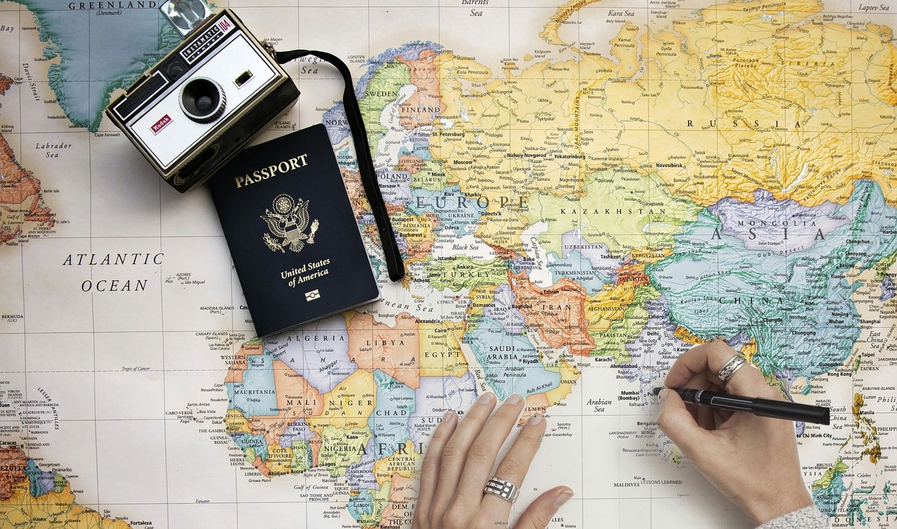 探索地球的壮丽画卷，高清世界地图带你穿越五大洲的秘密